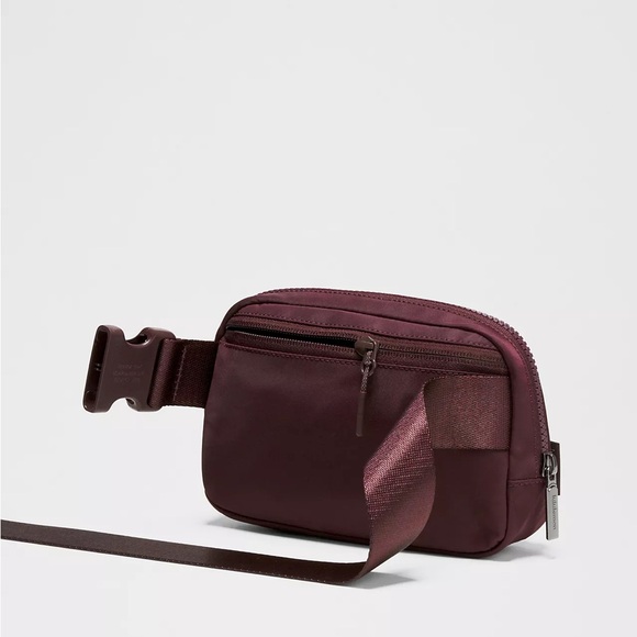Lululemon Everywhere Belt Bag 1L- Goodnight Plum - Picture 3 of 6